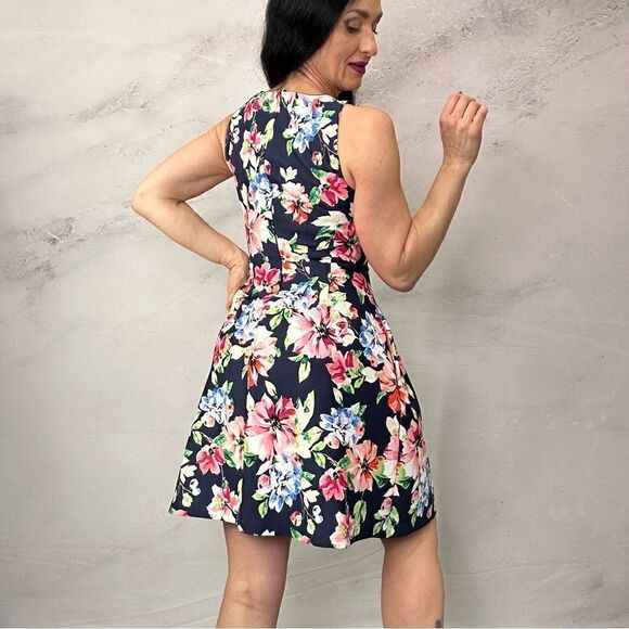 Vince Camuto lined floral dress - Picture 2 of 5